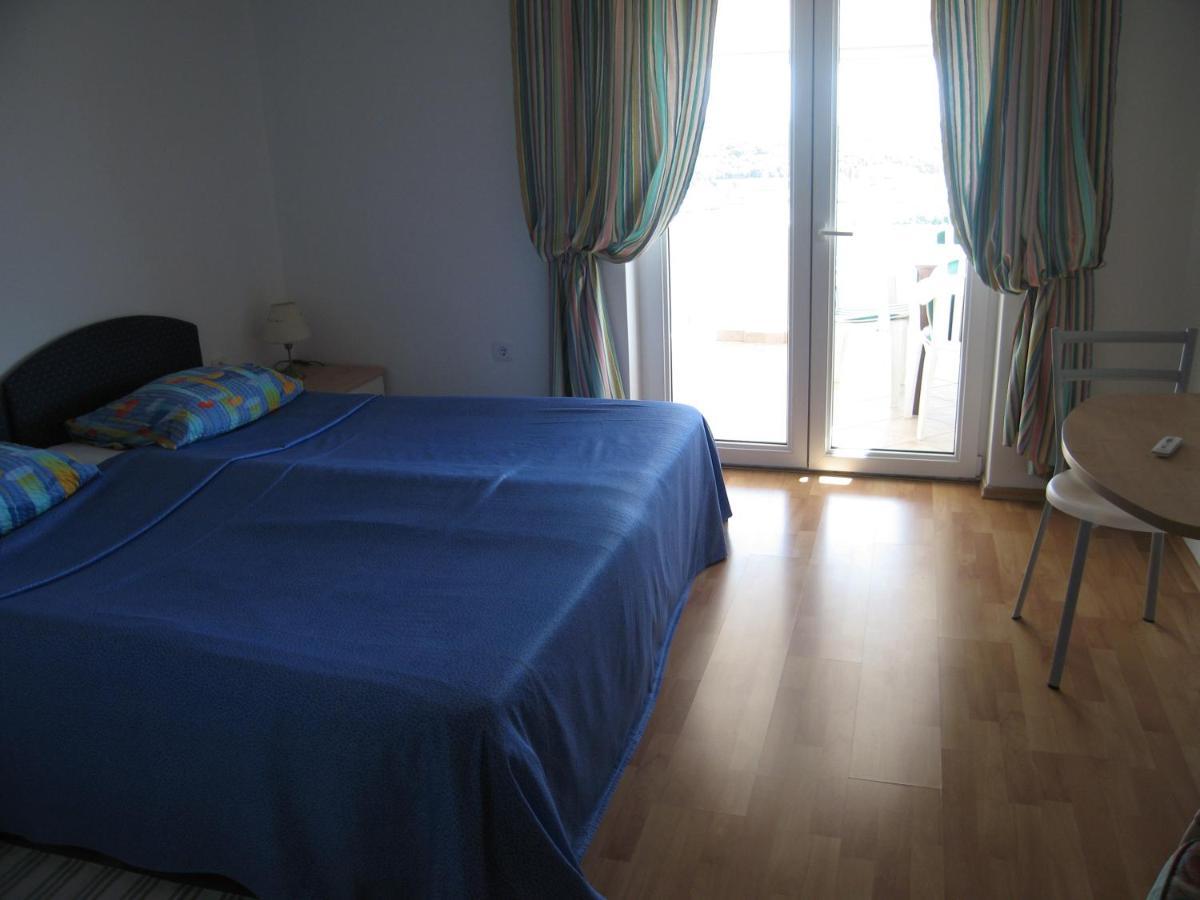 Zimmer F2 Apartment Pula Exterior photo